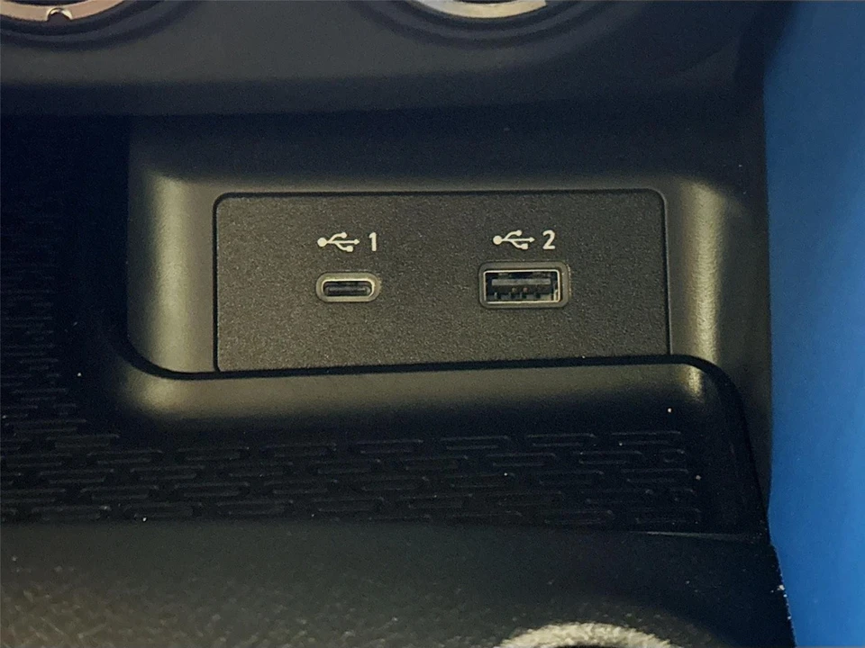 2025 Nissan Z - Image 18 of 31