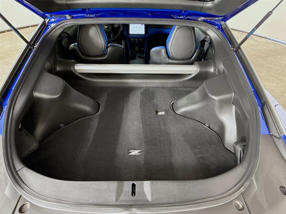 2025 Nissan Z - Image 19 of 31
