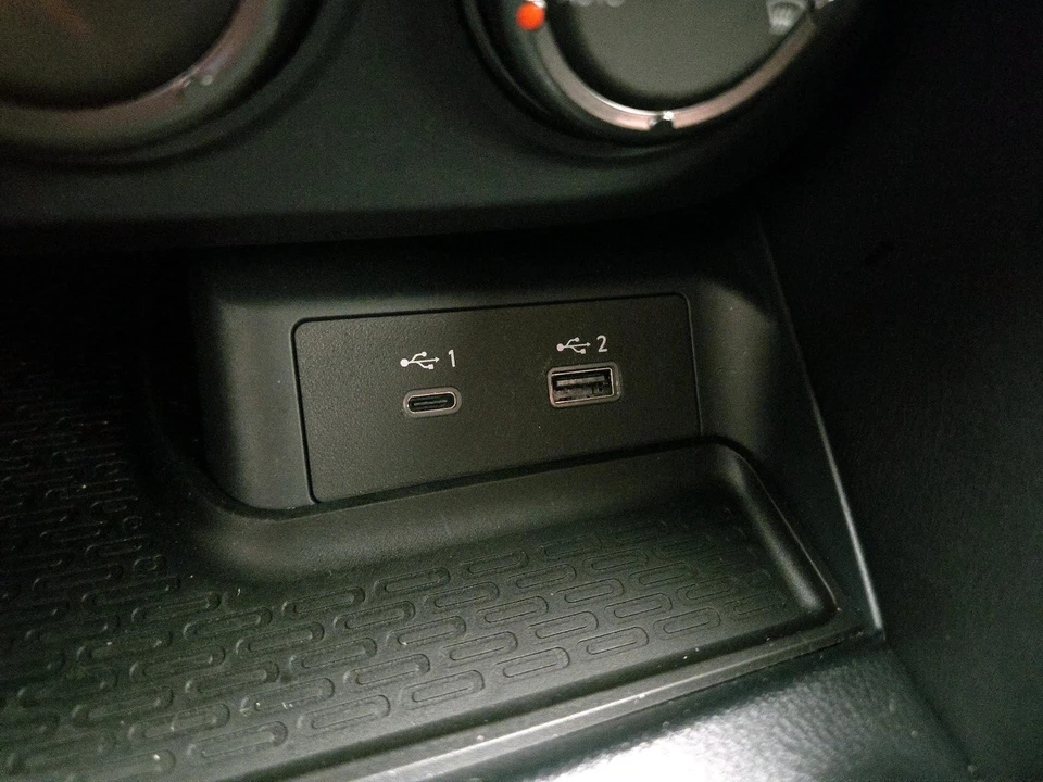2025 Nissan Z 7th Gen - Image 20 of 26