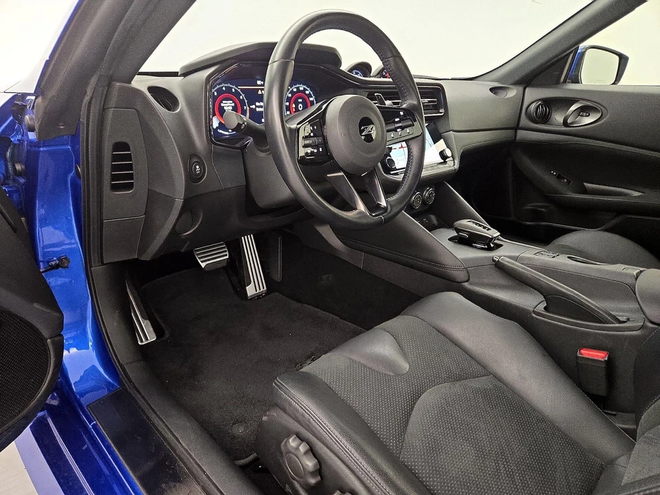 2025 Nissan Z - Image 10 of 25