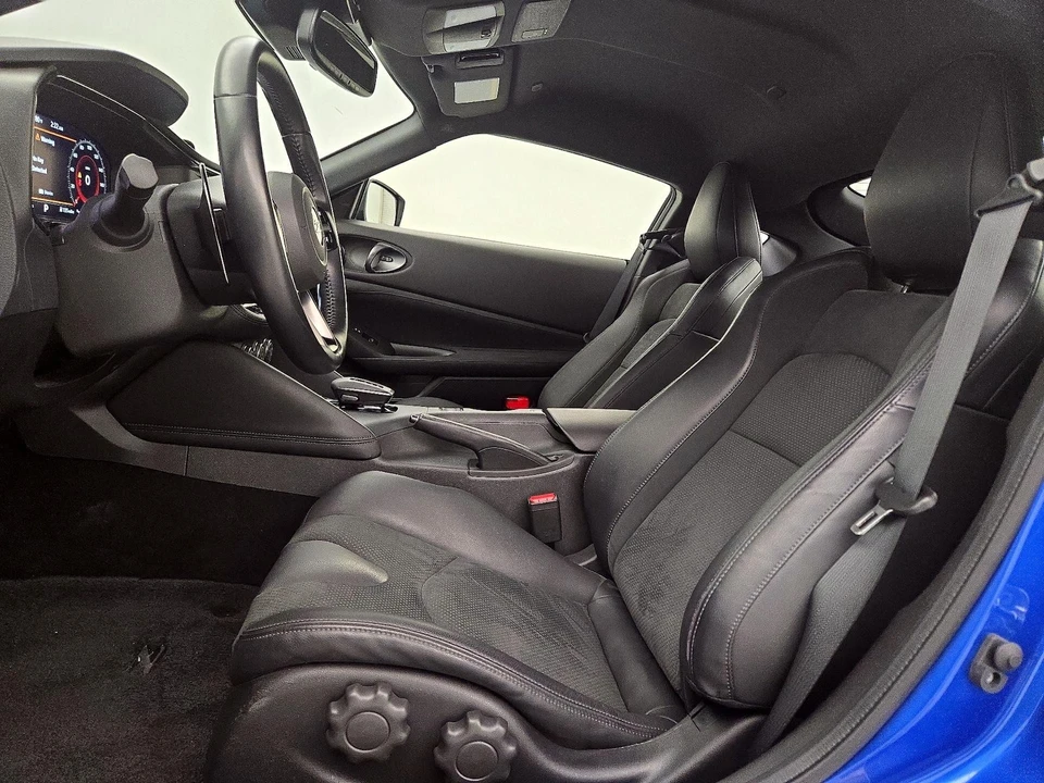 2025 Nissan Z - Image 12 of 25