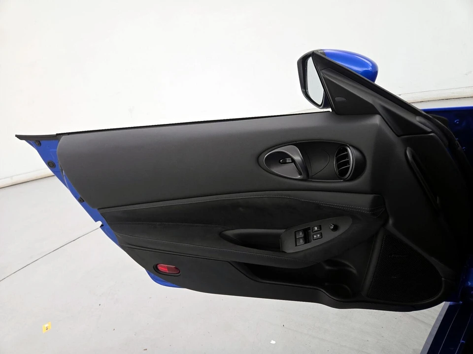 2025 Nissan Z - Image 13 of 25