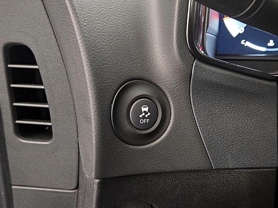 2025 Nissan Z - Image 14 of 25