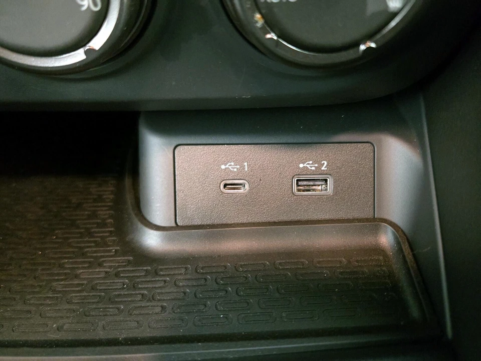 2025 Nissan Z - Image 20 of 25