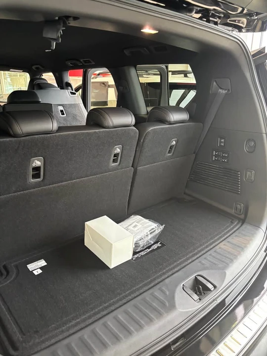 2025 Nissan Armada - Image 8 of 10