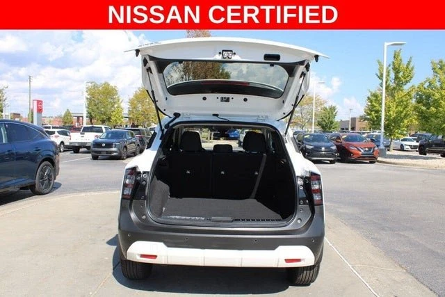 2025 Nissan Kicks - Image 10 of 21
