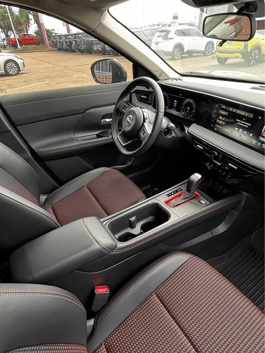 2025 Nissan Kicks - Image 12 of 12