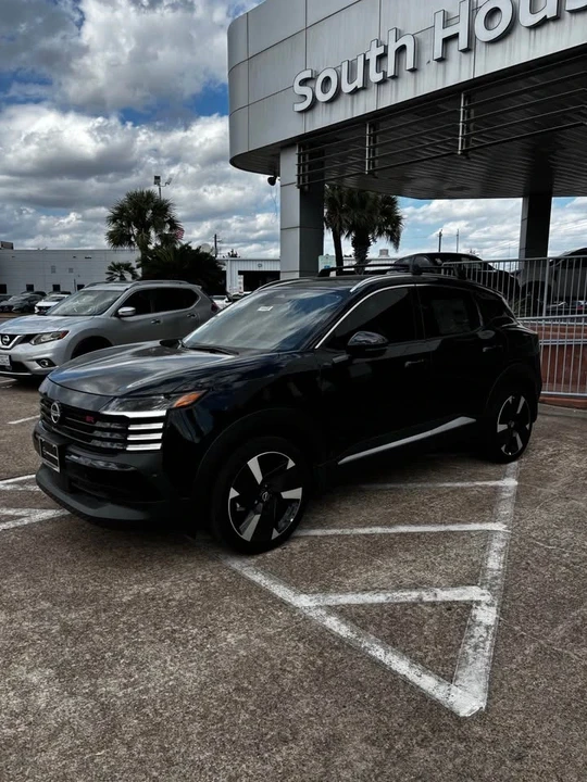 2025 Nissan Kicks - Image 2 of 12