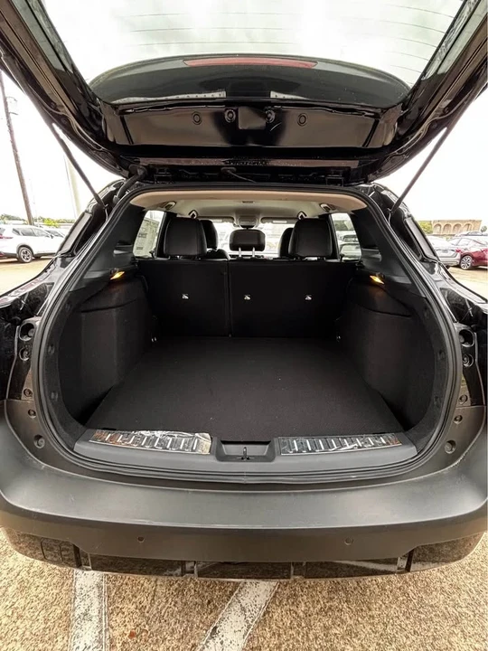 2025 Nissan Kicks - Image 11 of 12