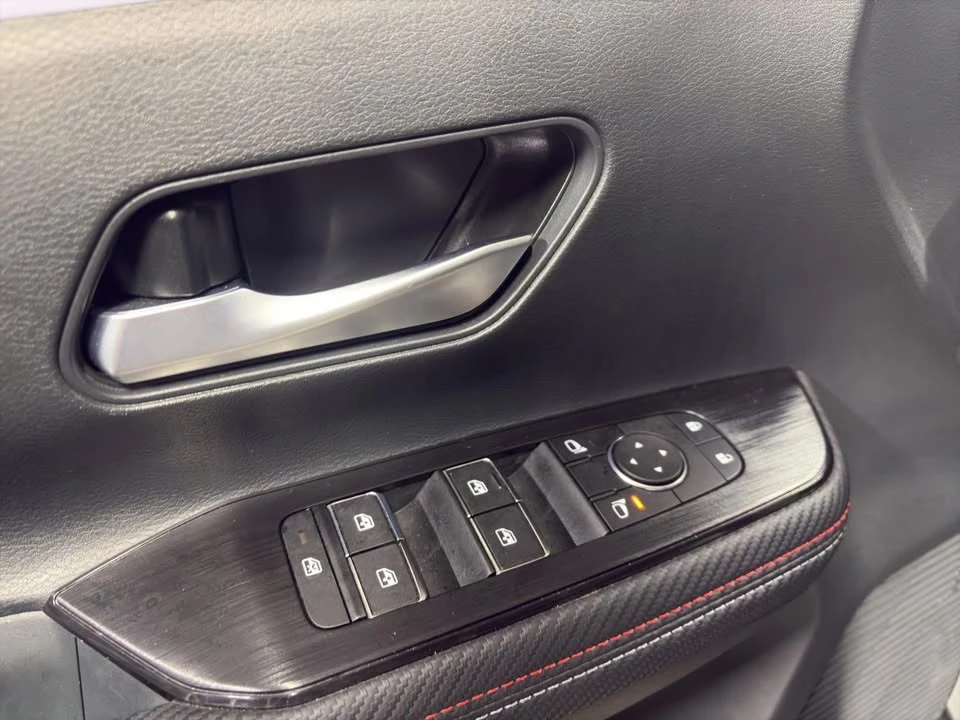 2025 Nissan Kicks - Image 17 of 19