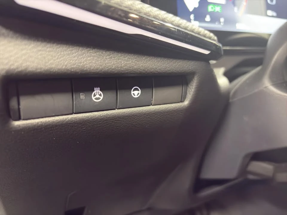 2025 Nissan Kicks - Image 16 of 19