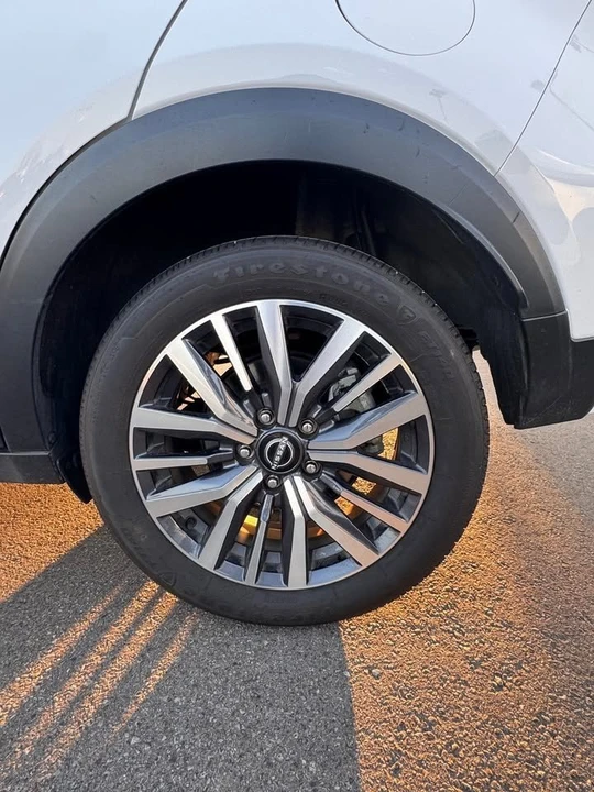 2025 Nissan Kicks - Image 5 of 5