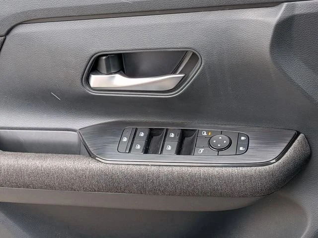 2025 Nissan Kicks - Image 16 of 20