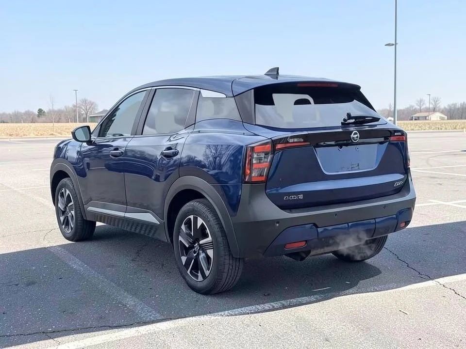 2025 Nissan Kicks - Image 3 of 20