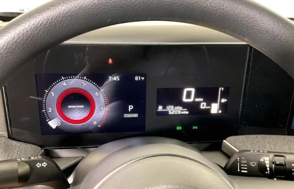 2025 Nissan Kicks - Image 8 of 12