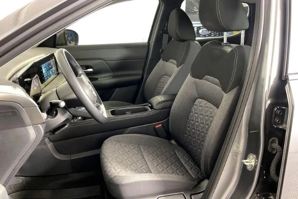 2025 Nissan Kicks - Image 11 of 12
