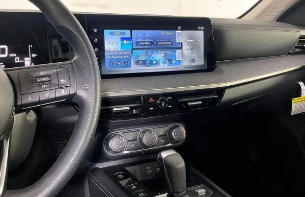 2025 Nissan Kicks - Image 9 of 12