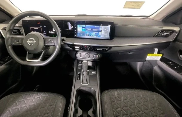 2025 Nissan Kicks - Image 10 of 12