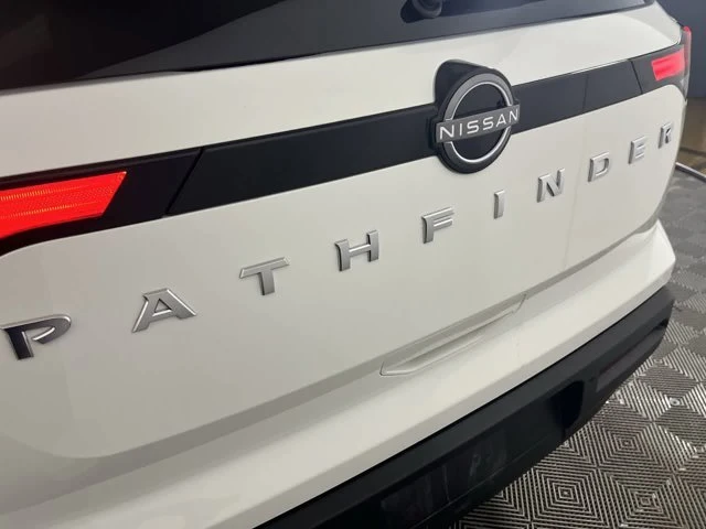 2025 Nissan Pathfinder 5th Gen - Image 10 of 20