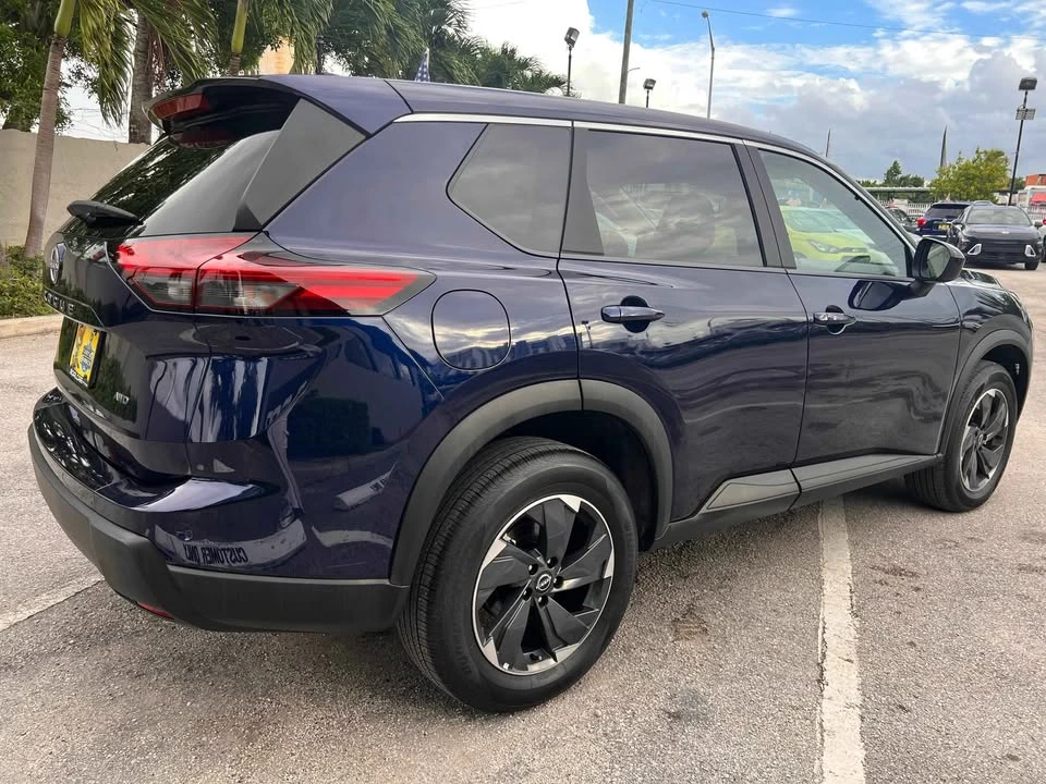 2025 Nissan Rogue - Image 5 of 10