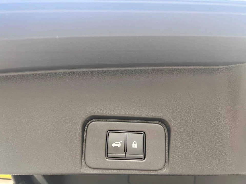 2025 Nissan Rogue - Image 10 of 10