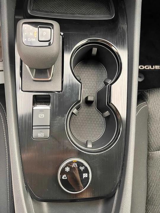 2025 Nissan Rogue - Image 7 of 10