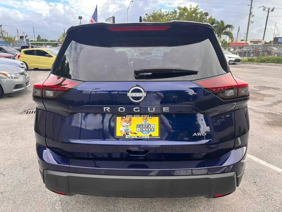 2025 Nissan Rogue - Image 4 of 10
