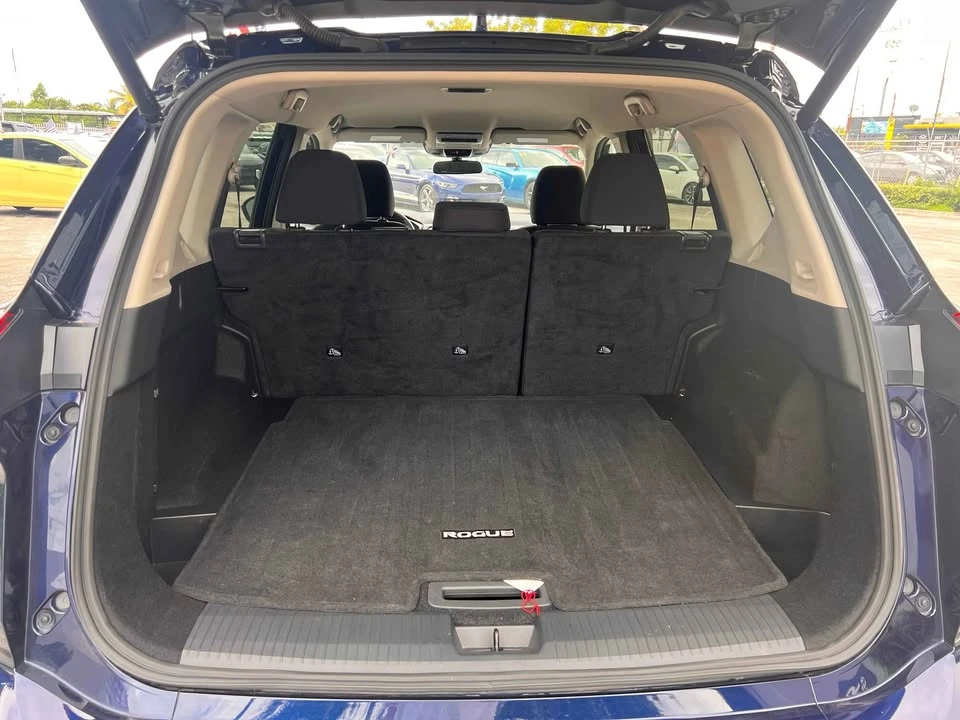 2025 Nissan Rogue - Image 9 of 10