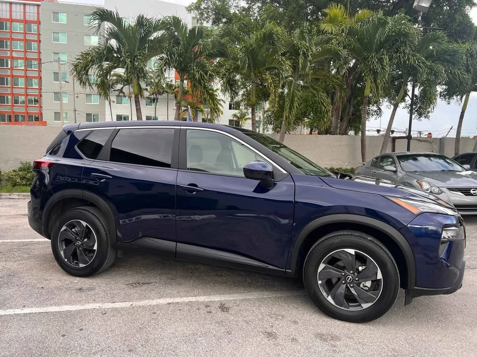 2025 Nissan Rogue - Image 2 of 10
