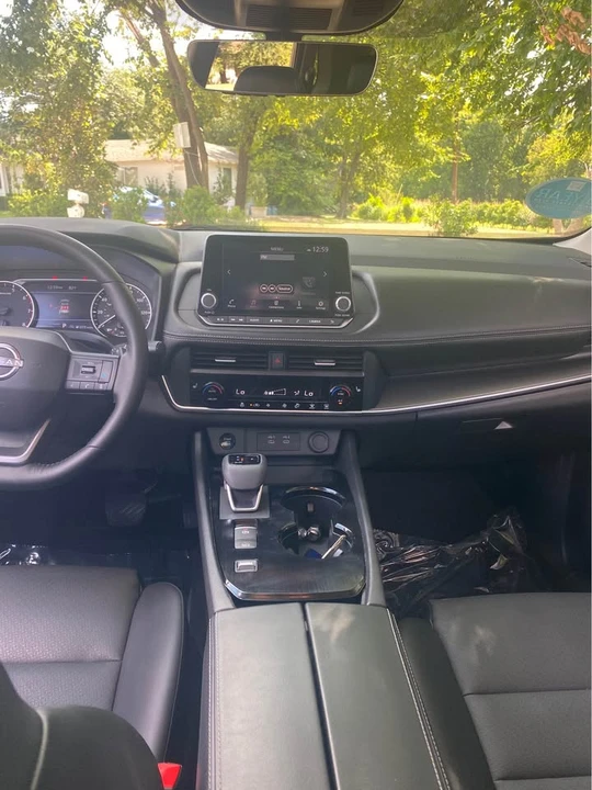 2025 Nissan Rogue - Image 6 of 10