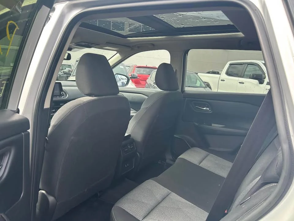 2025 Nissan Rogue - Image 5 of 6