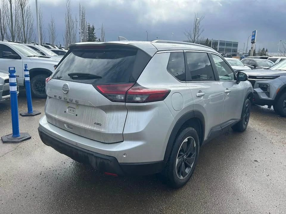 2025 Nissan Rogue - Image 2 of 6