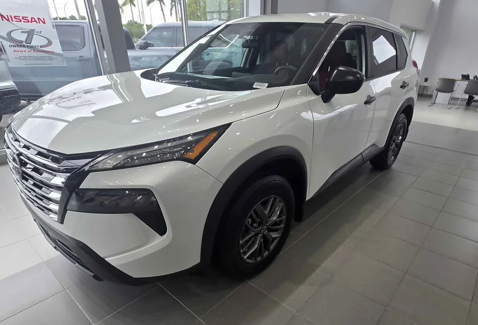 2025 Nissan Rogue - Image 2 of 14