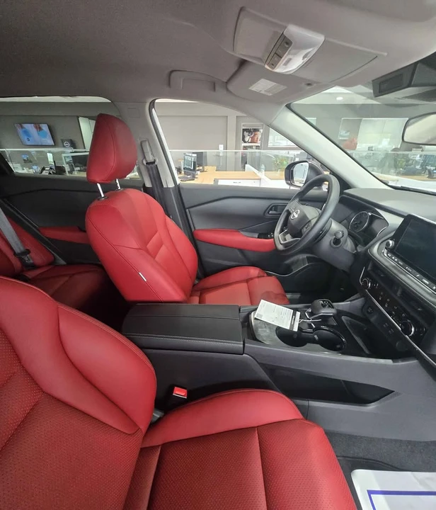 2025 Nissan Rogue - Image 6 of 14