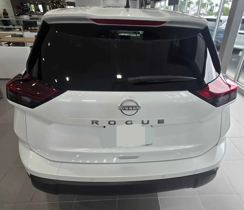 2025 Nissan Rogue - Image 11 of 14
