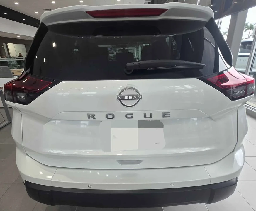 2025 Nissan Rogue - Image 9 of 14