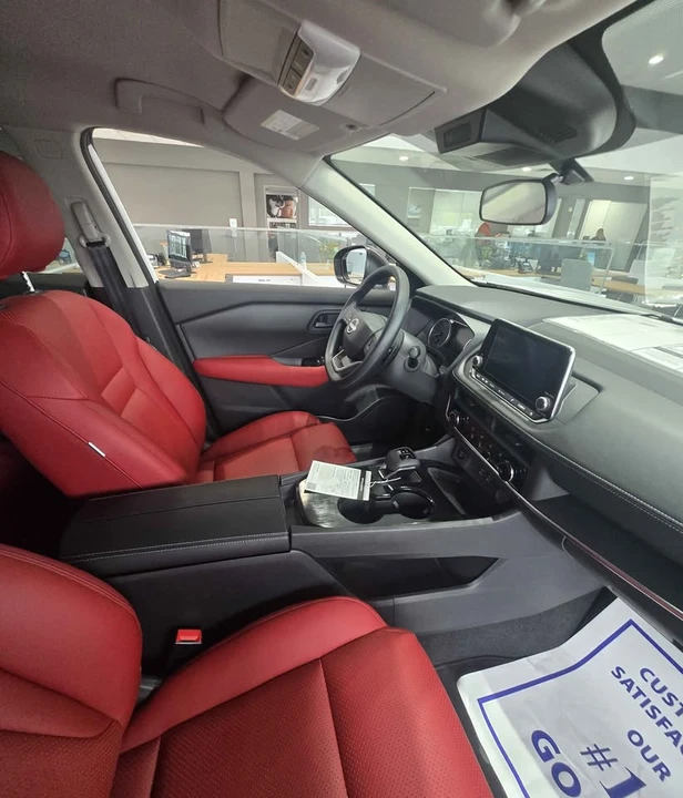 2025 Nissan Rogue - Image 7 of 14
