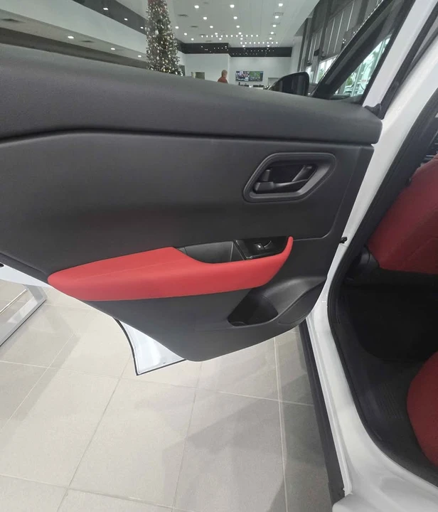 2025 Nissan Rogue - Image 12 of 14