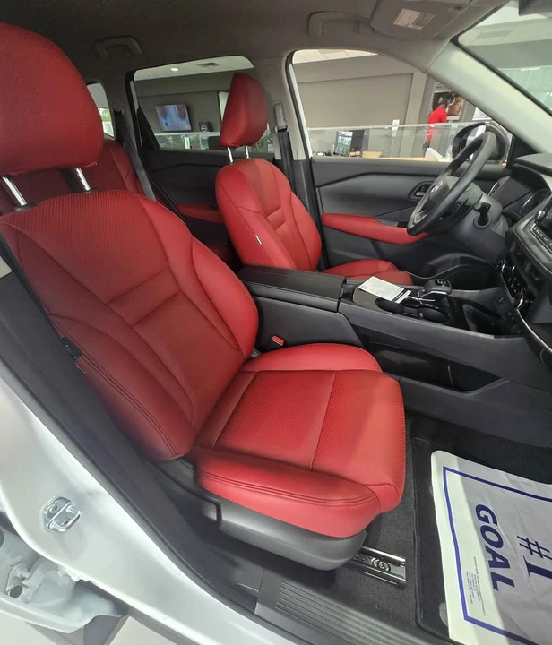 2025 Nissan Rogue - Image 5 of 14