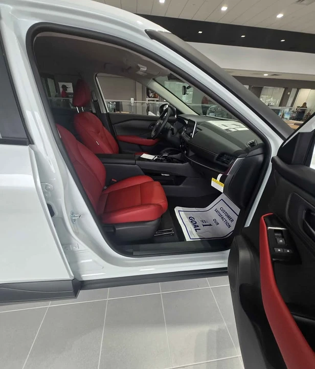 2025 Nissan Rogue - Image 4 of 14