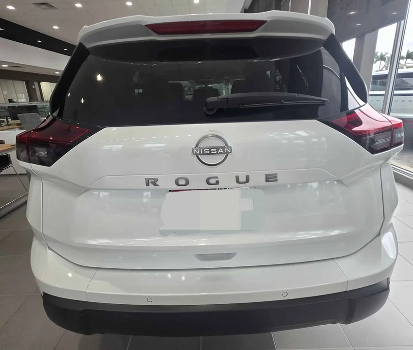 2025 Nissan Rogue - Image 10 of 14