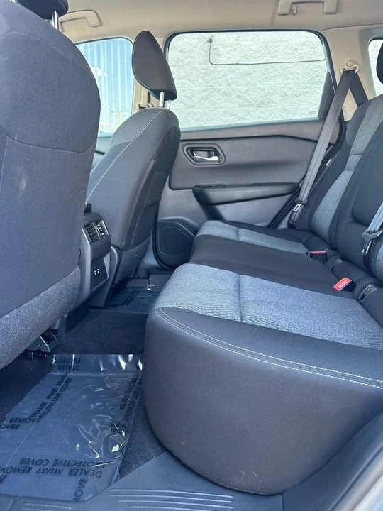 2025 Nissan Rogue - Image 16 of 19
