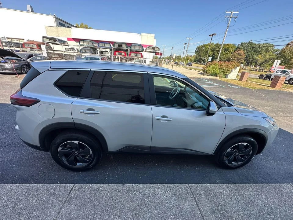 2025 Nissan Rogue - Image 7 of 19