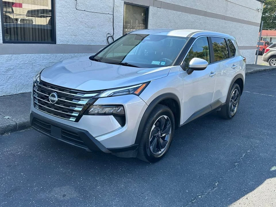 2025 Nissan Rogue - Image 2 of 19
