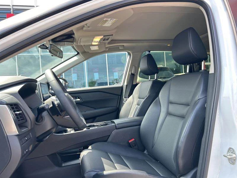 2025 Nissan Rogue - Image 8 of 10