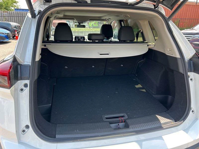 2025 Nissan Rogue - Image 6 of 10
