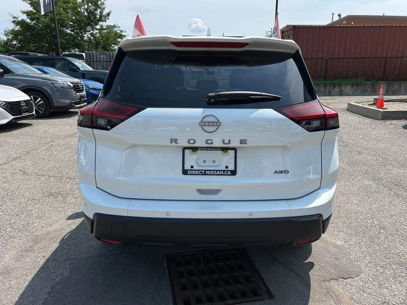 2025 Nissan Rogue - Image 5 of 10