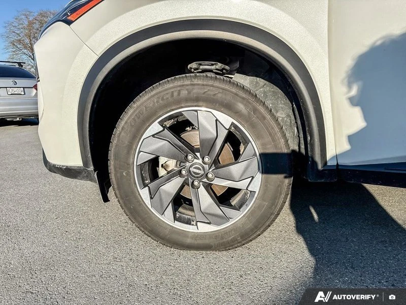 2025 Nissan Rogue - Image 14 of 20