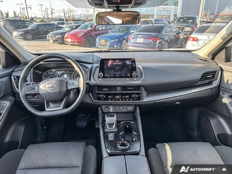 2025 Nissan Rogue - Image 9 of 20