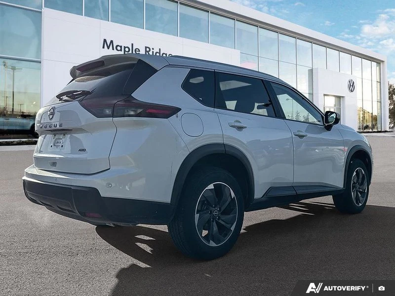2025 Nissan Rogue - Image 5 of 20